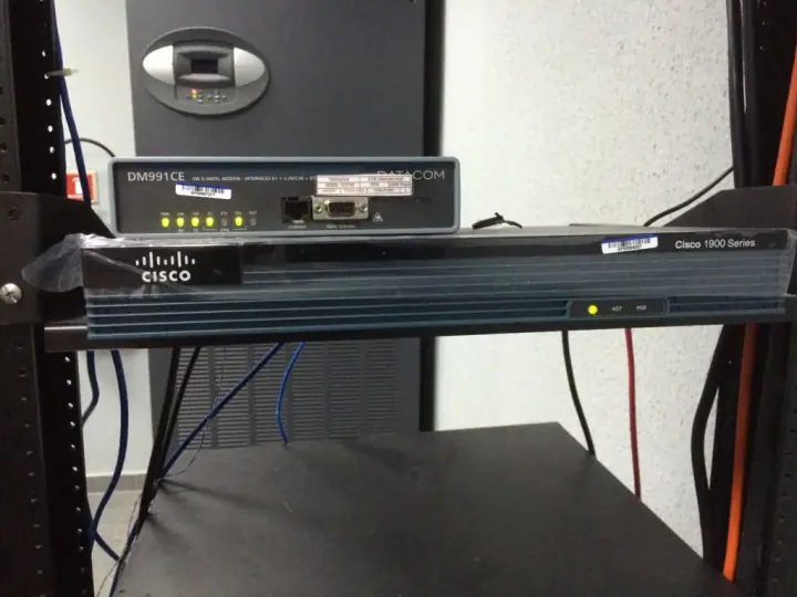 Cisco 1900 Series router mounted in a network rack